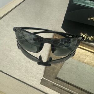 MAUI JIM Banyans SUNGLASSES + CASE and CLOTH. NEW & UNWORN. Bought in Italy.